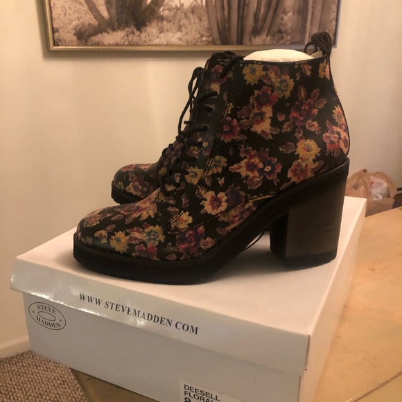 Brand new in box, Steve Madden floral lace up boots - Picture 5 of 7